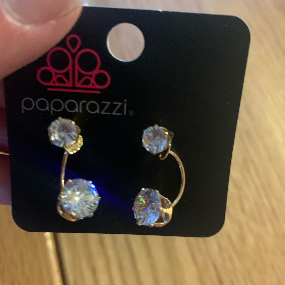 4 for $16 Paparazzi gold earrings